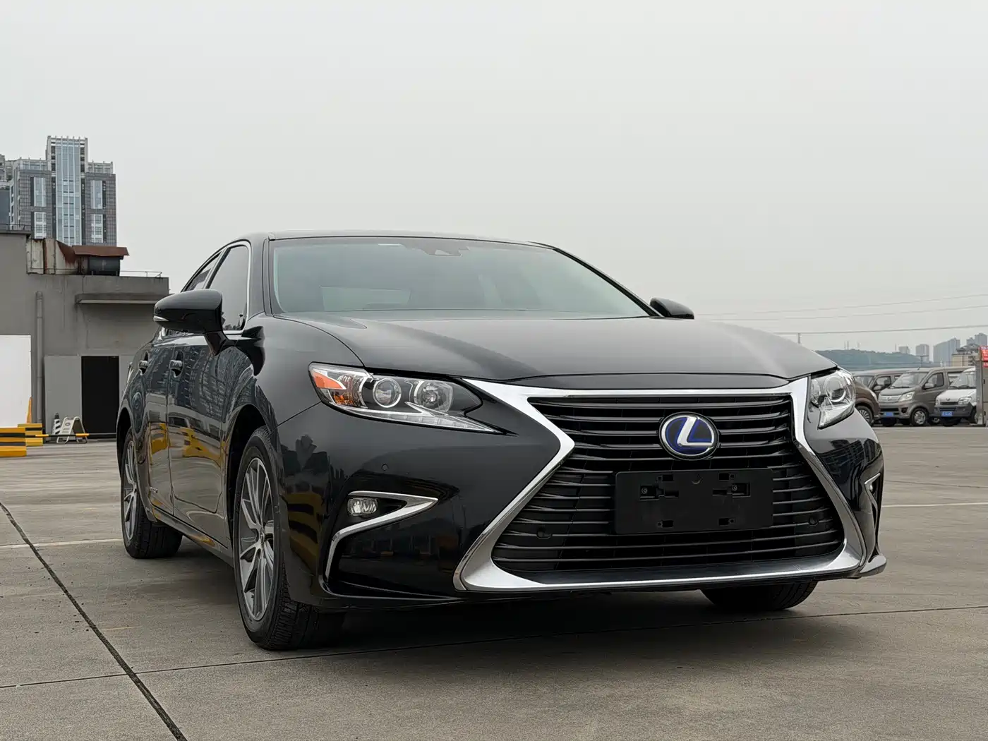 Фото 6 - Lexus ES