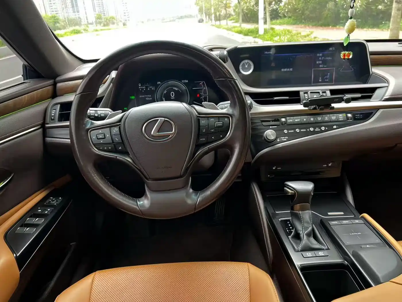 Photo 5 - Lexus ES