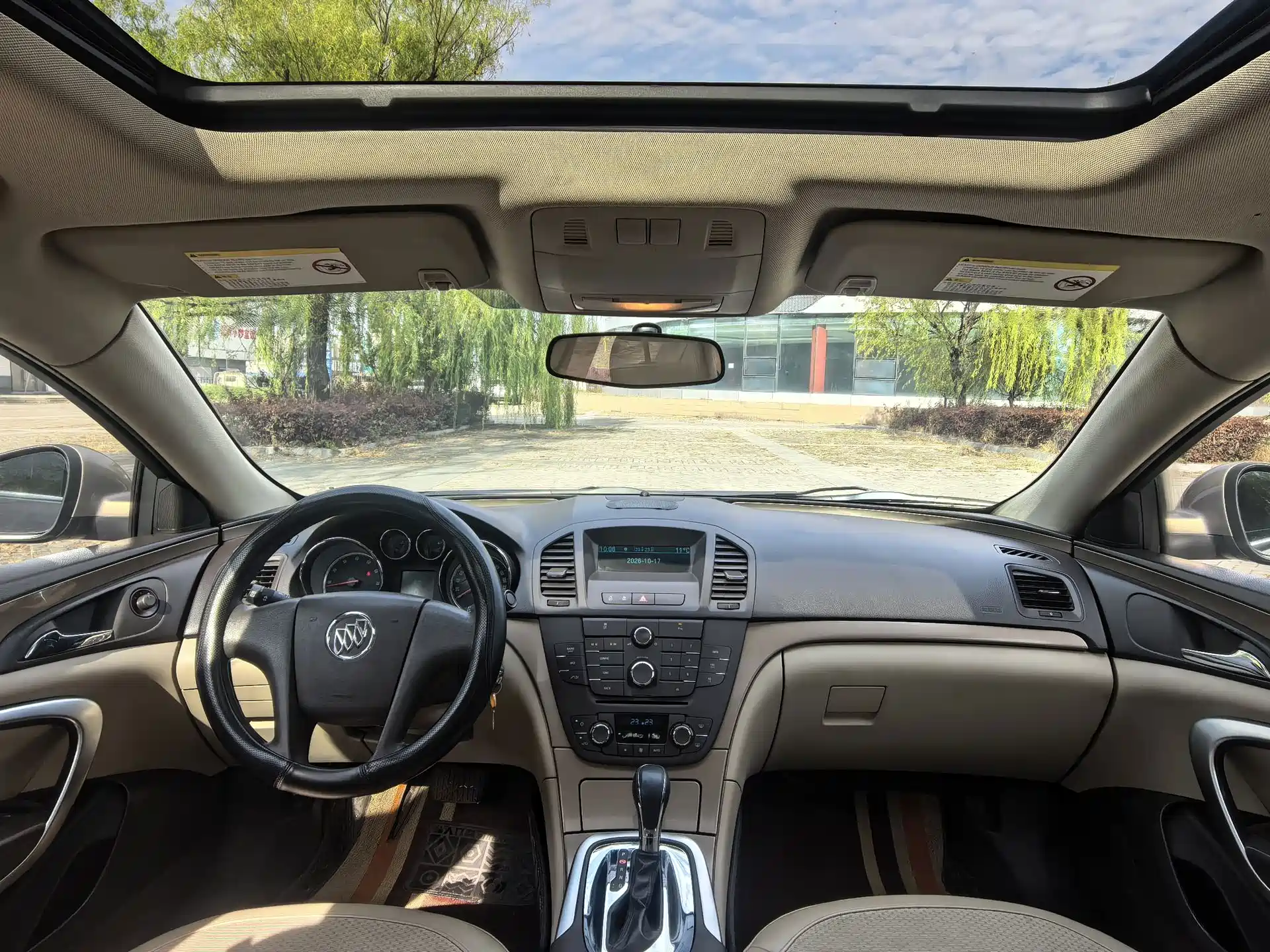 Photo 8 - Buick Regal