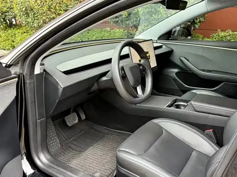 Photo 5 - Tesla Model 3