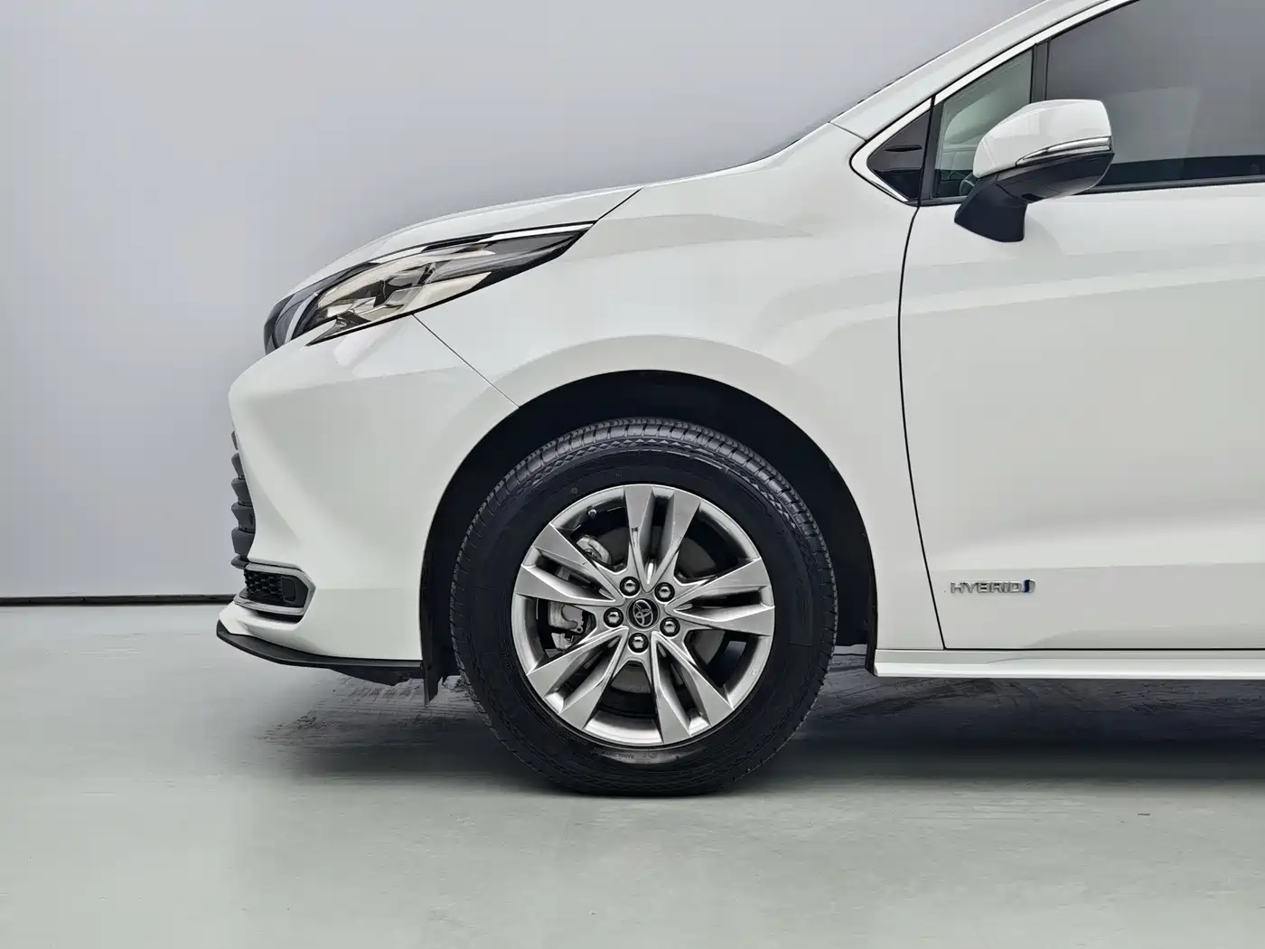 Toyota Sienna 2023 2.5L Hybrid Comfort Edition фото 6