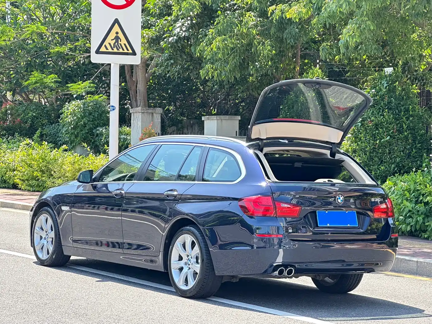 BMW 5 Series (Import) 2012 530i Leading Touring Edition фото 7