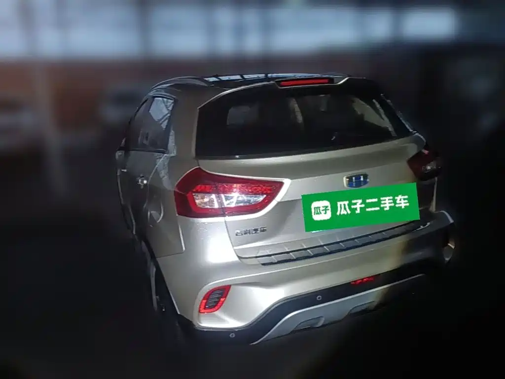Фото 7 - Geely Vision X3