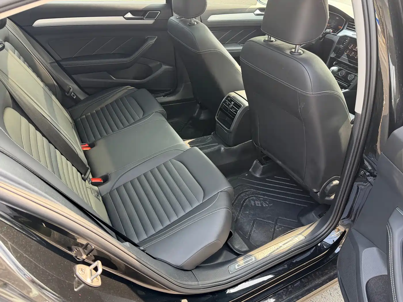 Volkswagen Magotan 2025 Popular Edition 280TSI DSG Comfort фото 17