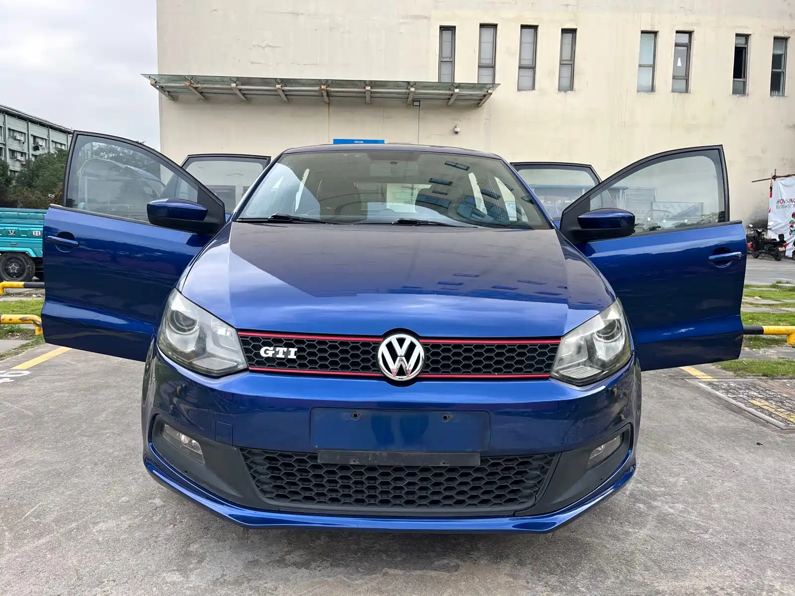 صورة 13 - Volkswagen Polo