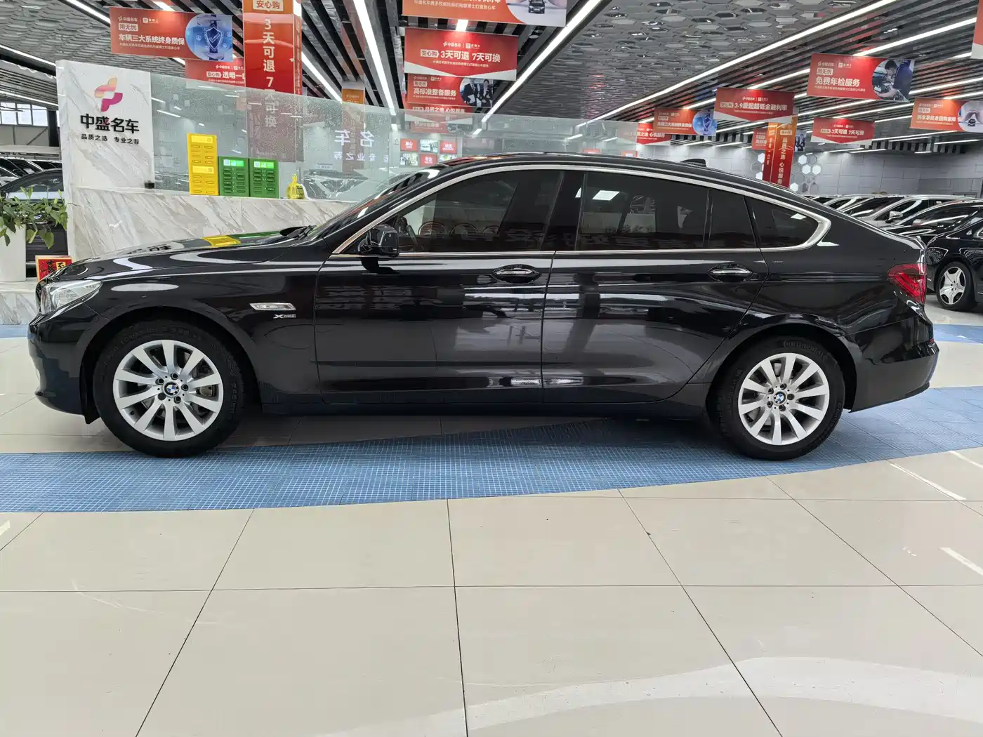 BMW 5 Series GT 2011 535i xDrive Luxury Model фото 4