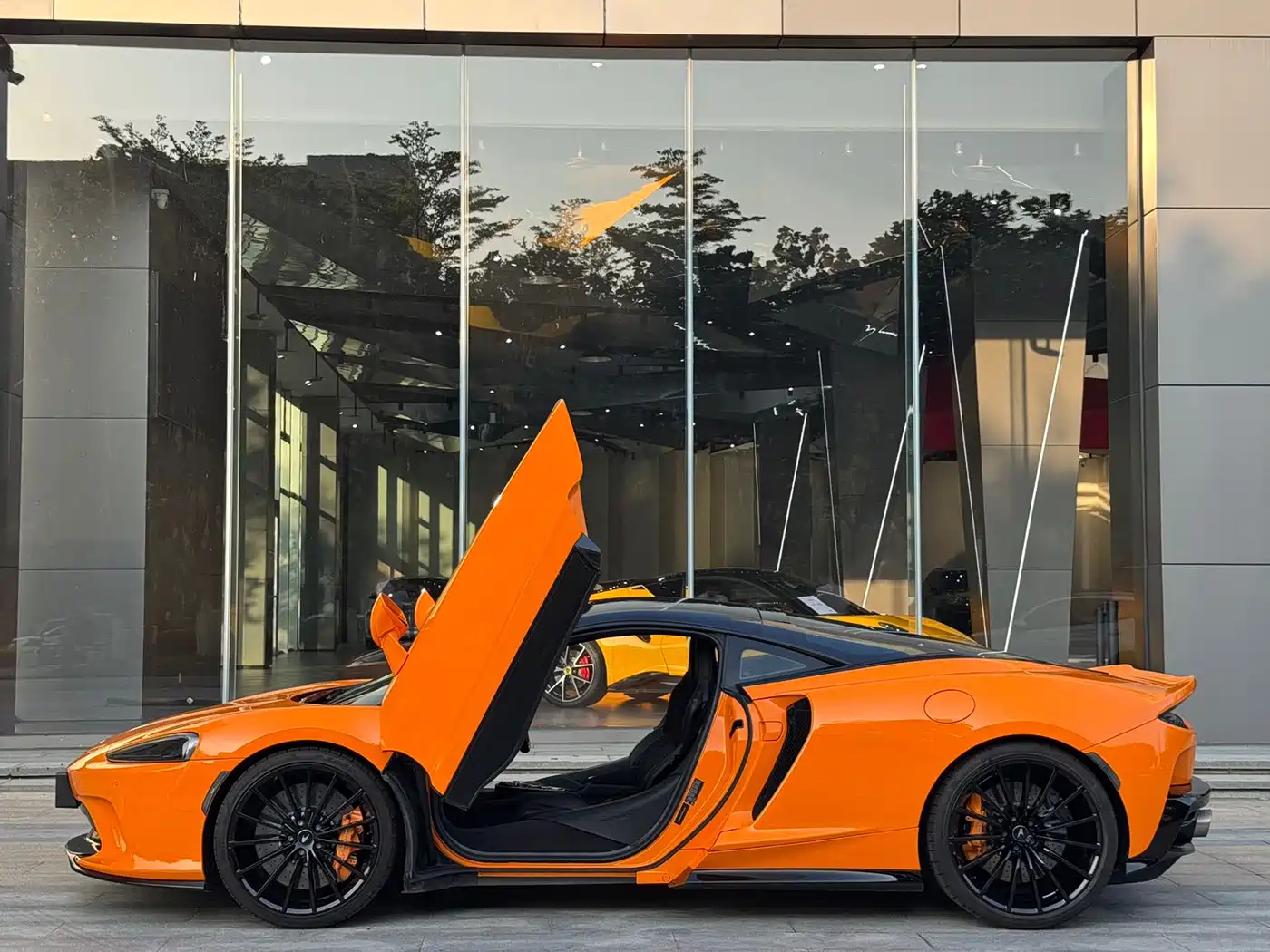 MCLAREN GT