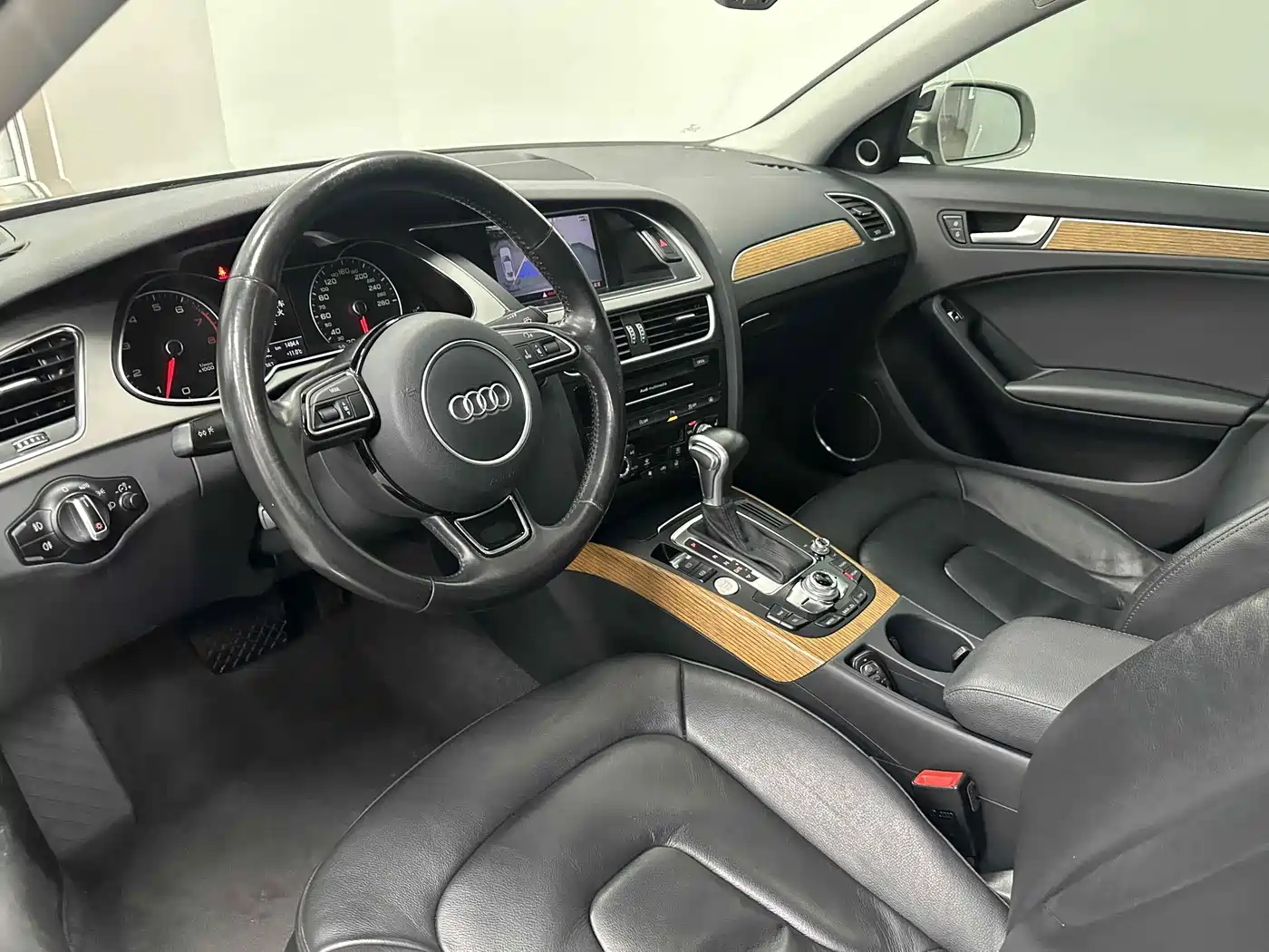 Фото 12 - Audi A4L