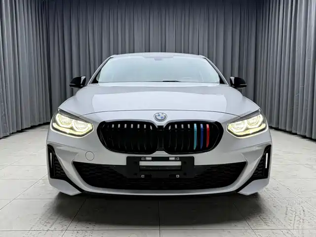BMW 1 Series 2022 120i M Sport Shadow Edition — фото 3