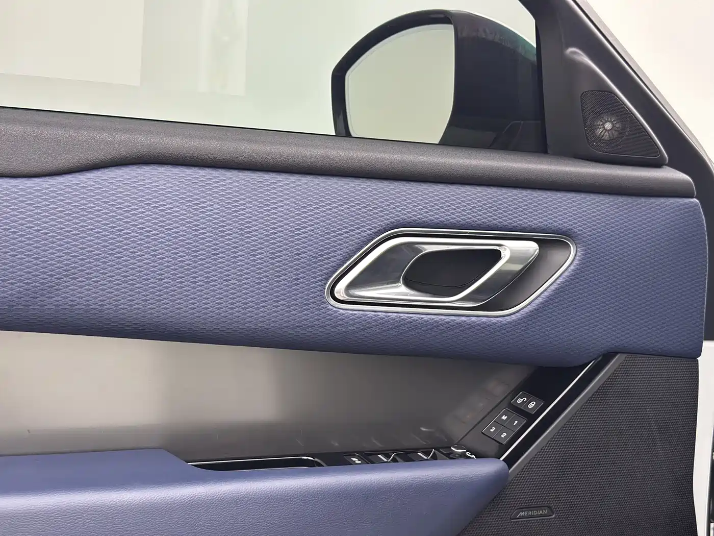 Фото 11 - Land Rover Range Rover Velar
