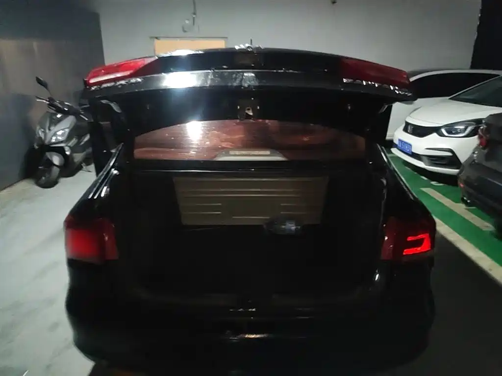 Volkswagen Santana 2015 1.6L Automatic Trend Edition фото 19