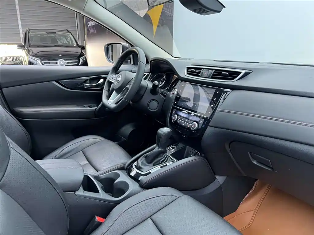 Nissan Qashqai 2024 2023 Model Classic 2.0L CVT XV+ Premium