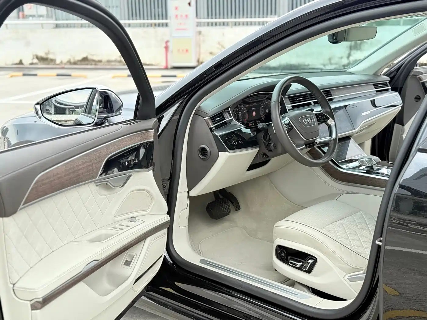 Фото 4 - Audi A8