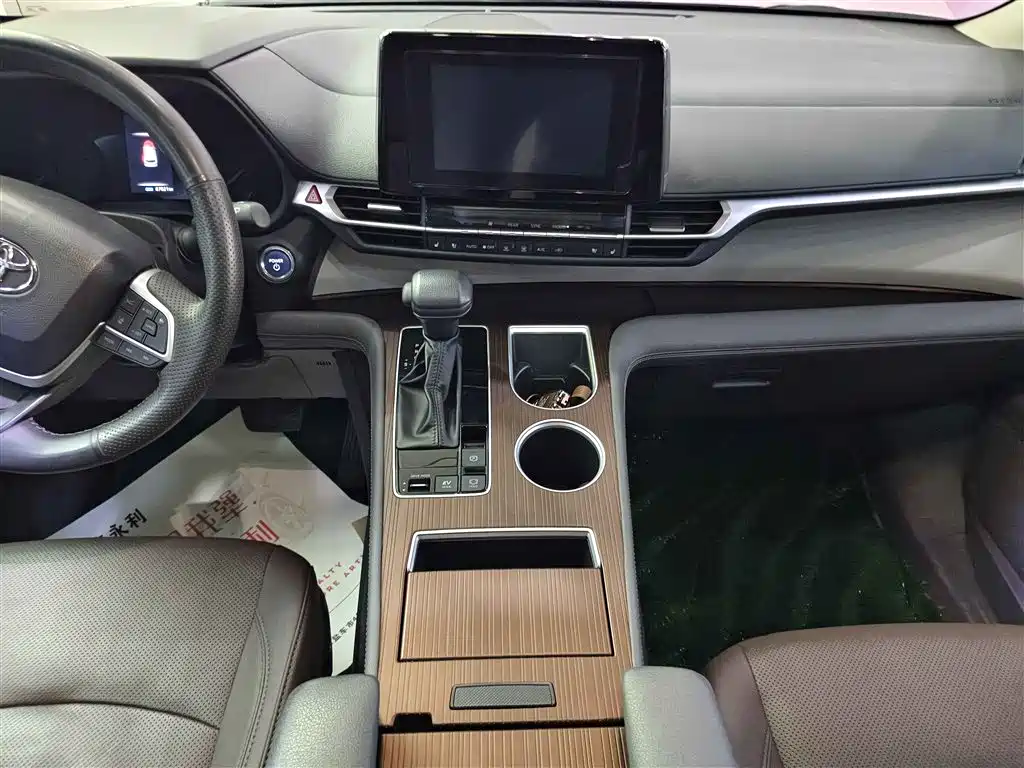 Toyota Sienna 2023 2.5L Hybrid Comfort Edition фото 13