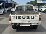 Photo 8 - Isuzu Pickup