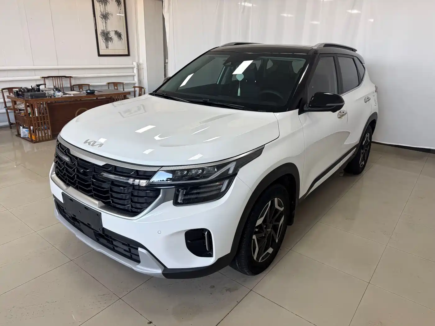 Kia Seltos 2023 1.5L CVT Premium Edition фото 4
