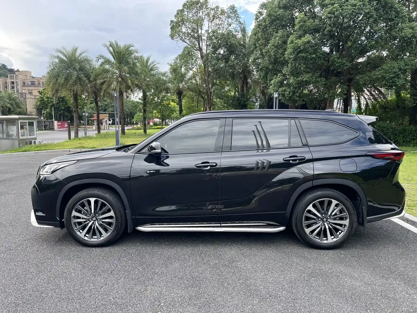 Toyota Crown Kluger 2025 2024 2.5L HEV 4WD Luxury Edition