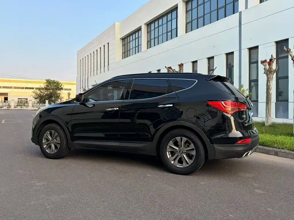 Hyundai Santa Fe 2014 2013 Model 2.4L Automatic 2WD Smart