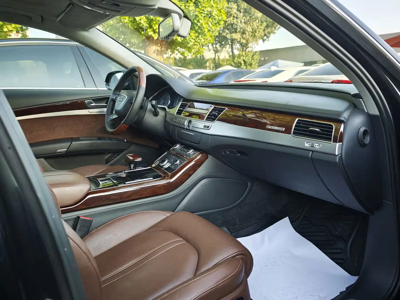Photo 4 - Audi A8