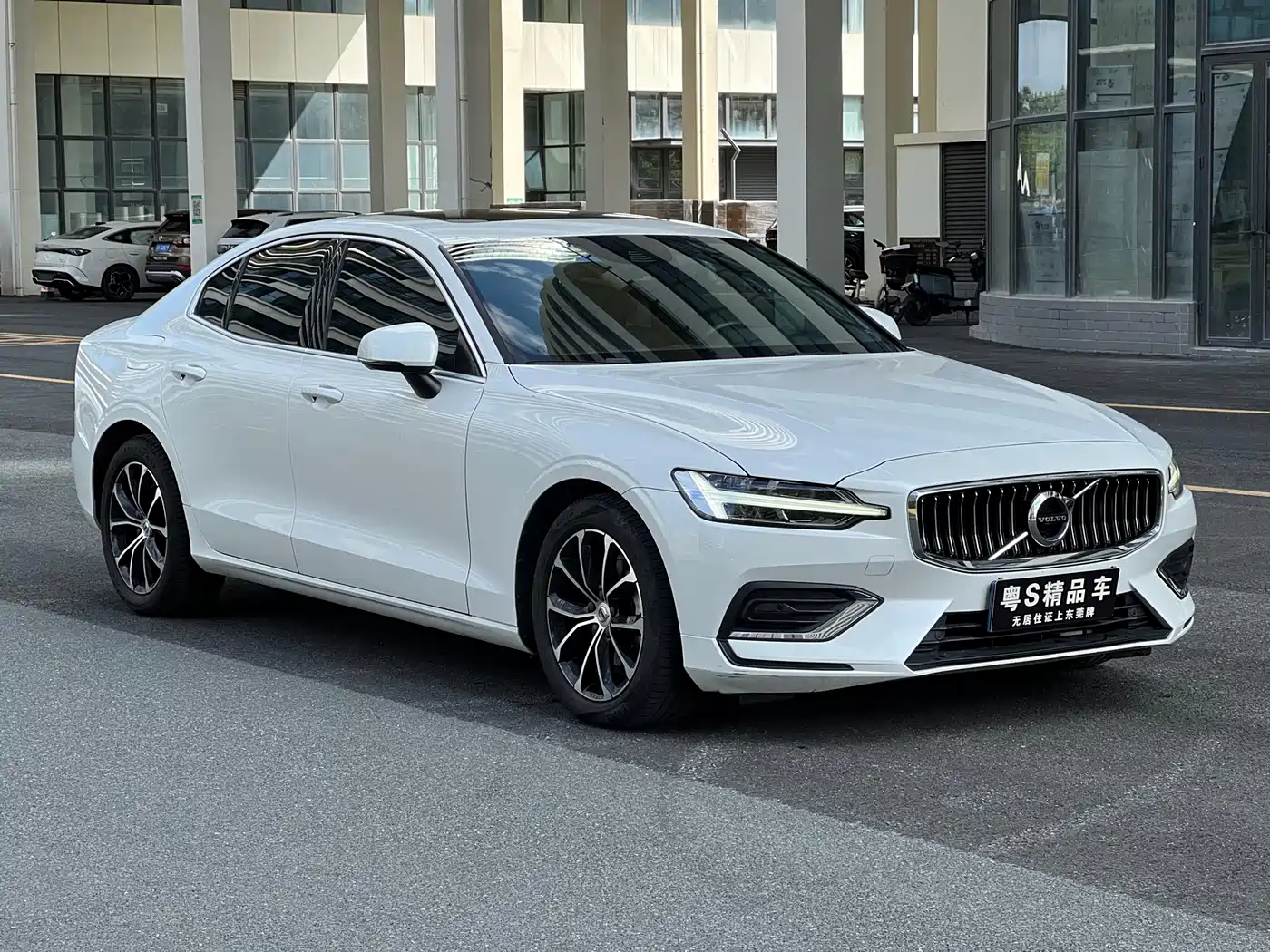 Volvo S60 2022 B4 Smart Comfort Luxury Edition фото 3