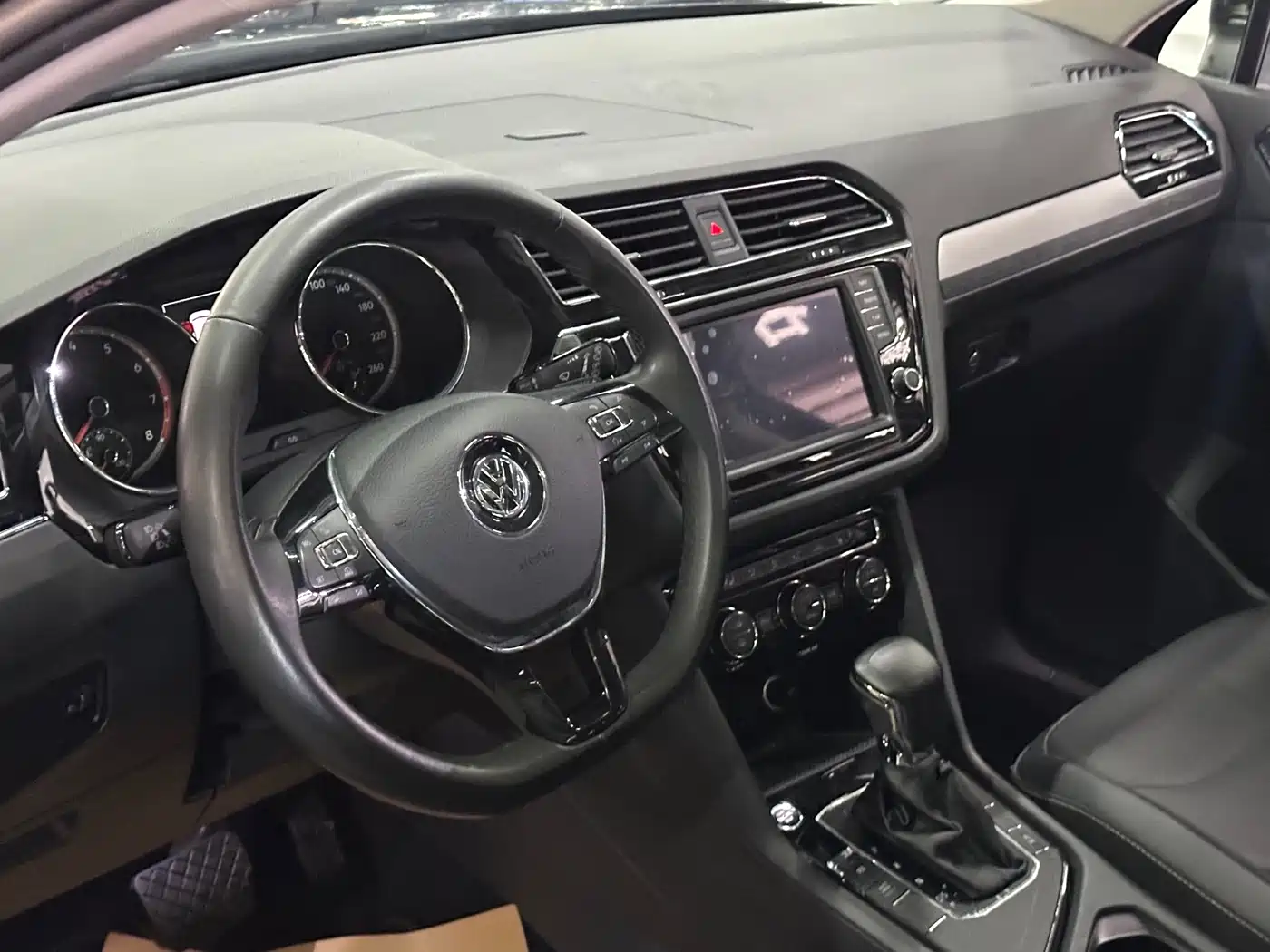 Volkswagen Tiguan L 2017 330TSI Automatic 2WD Luxury Edition фото 9