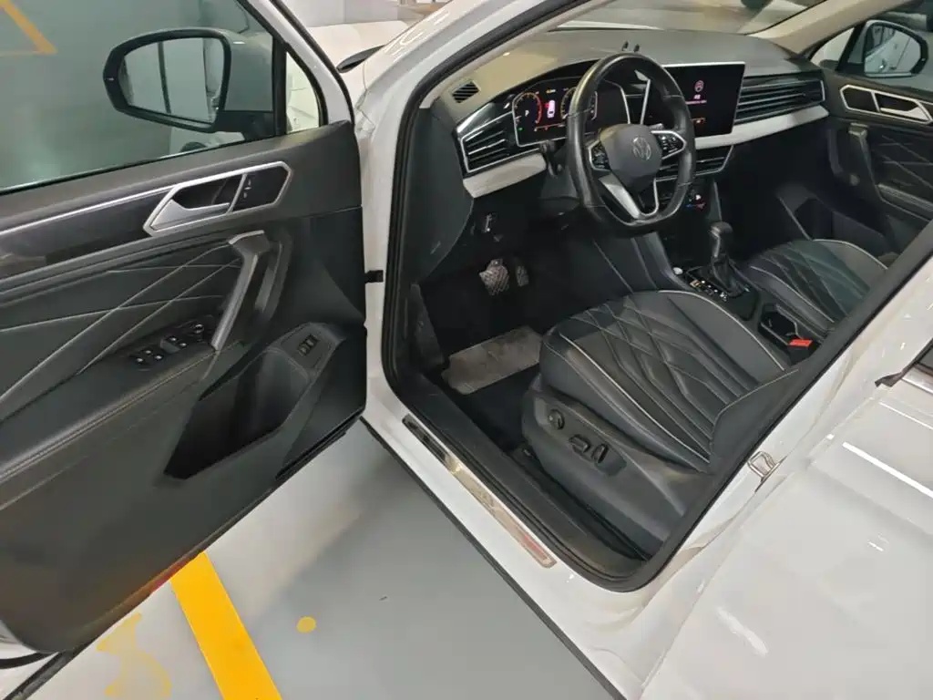 Фото 16 - Volkswagen Tiguan L