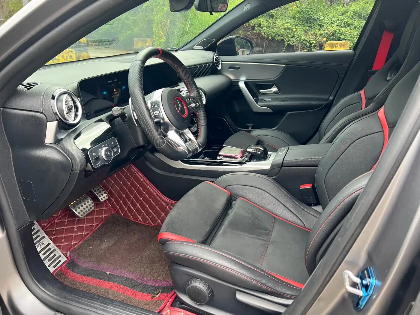 Mercedes-Benz A-Class AMG 2022 Model AMG A 35 L 4MATIC Blazing Night Special Edition фото 4