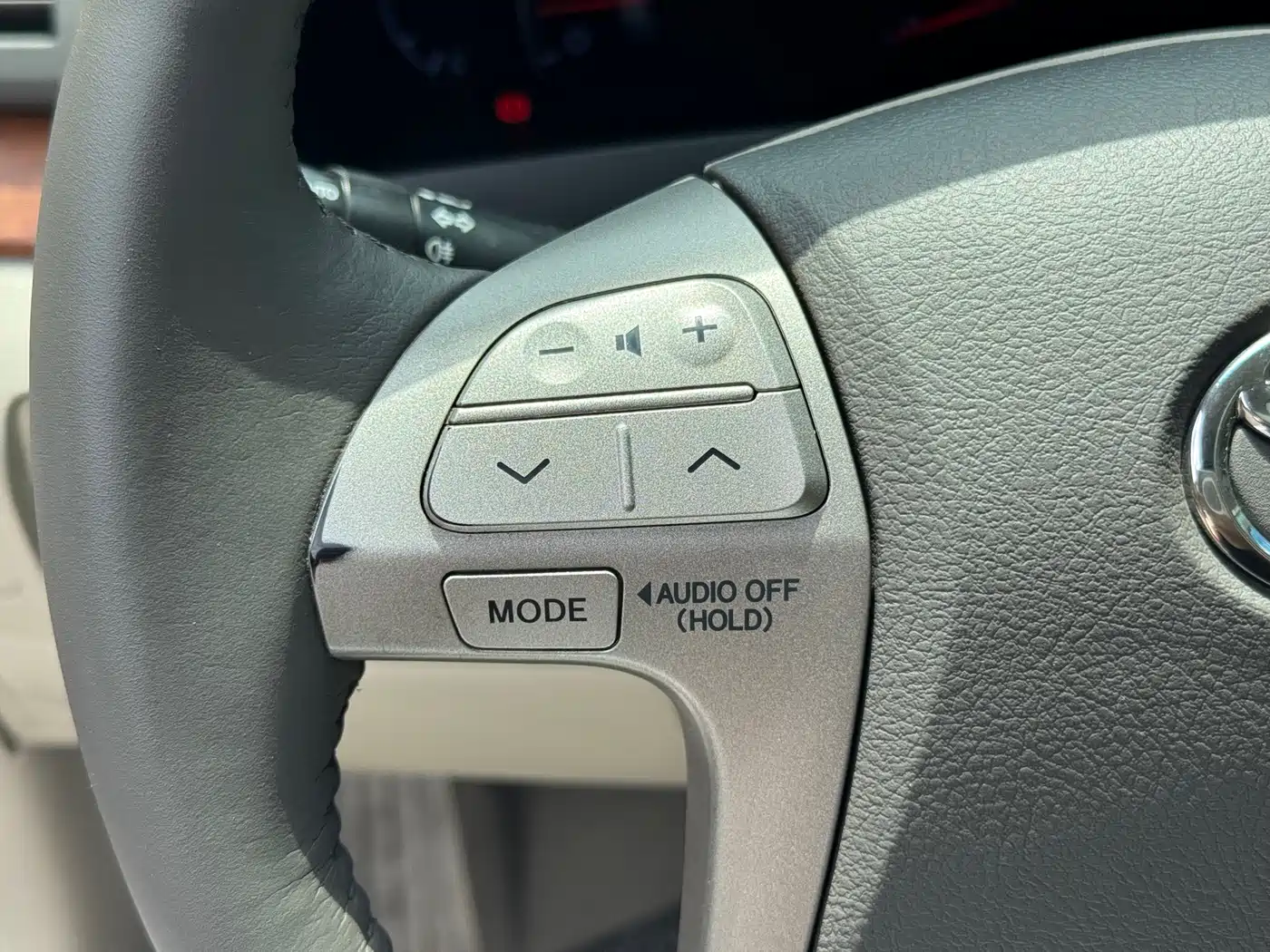 Toyota Camry 2011 240G Classic Anniversary Edition фото 14