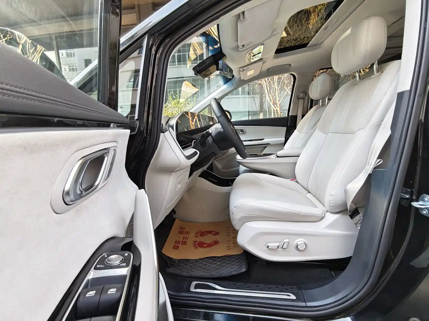 SAIC Maxus Dajia 9 2024 Super Hybrid Extended Range Alpine Edition 7-Seater фото 7