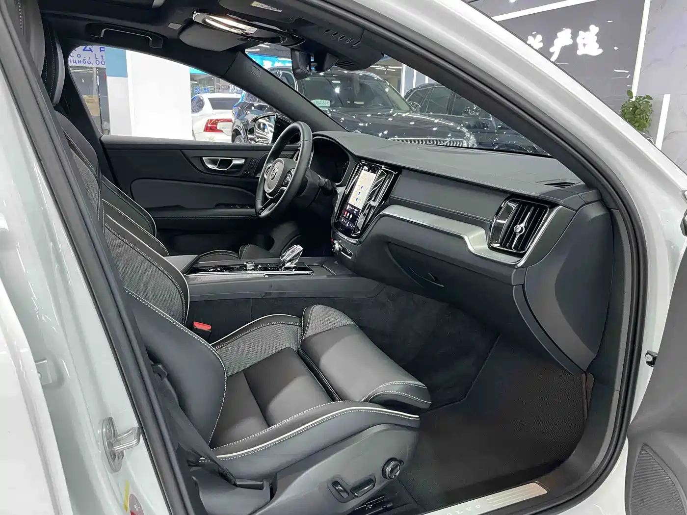 Volvo S60 2024 2025 B5 Elegance Sport Edition