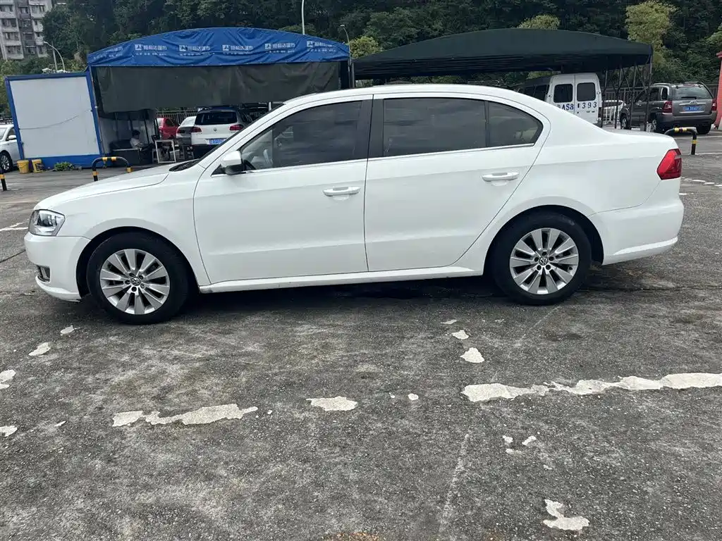 Volkswagen Lavida 2013 1.6L Automatic Comfort Edition фото 3