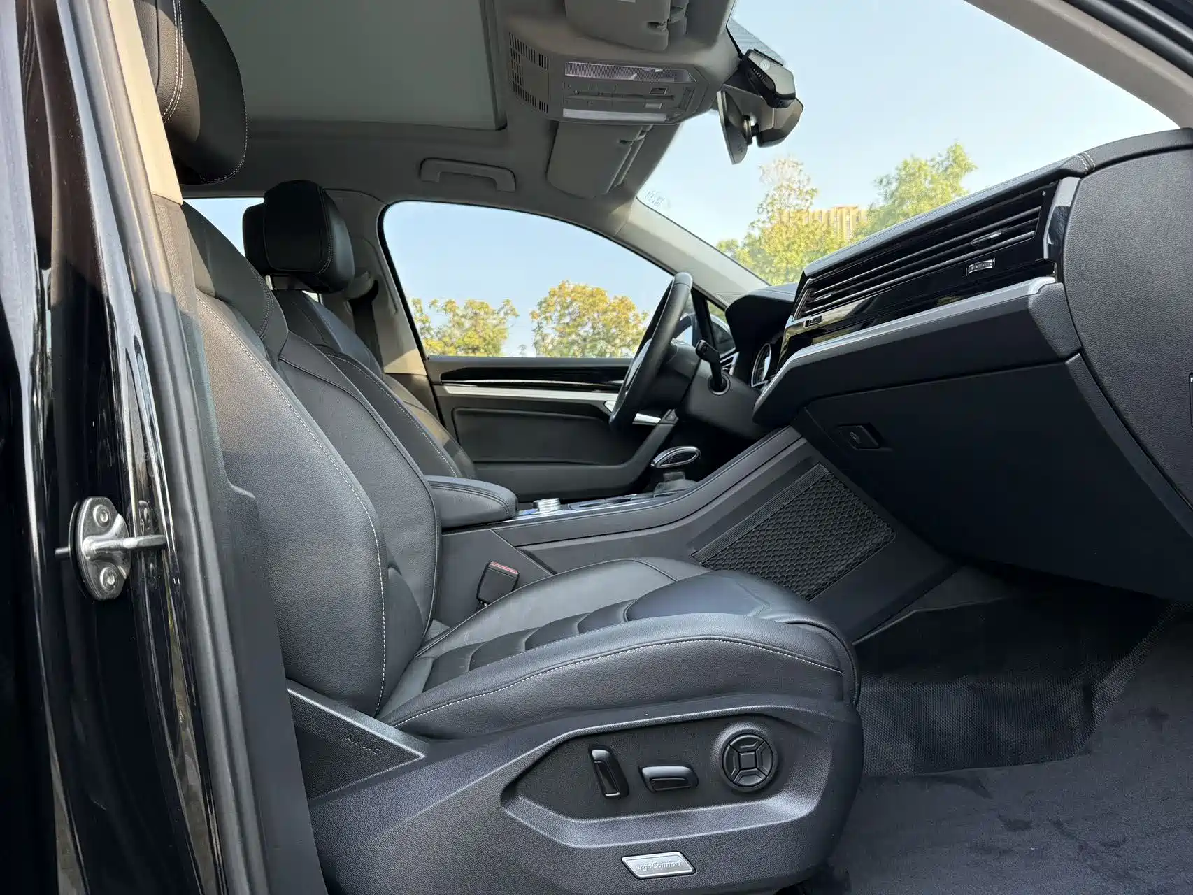 Фото 8 - Volkswagen Touareg