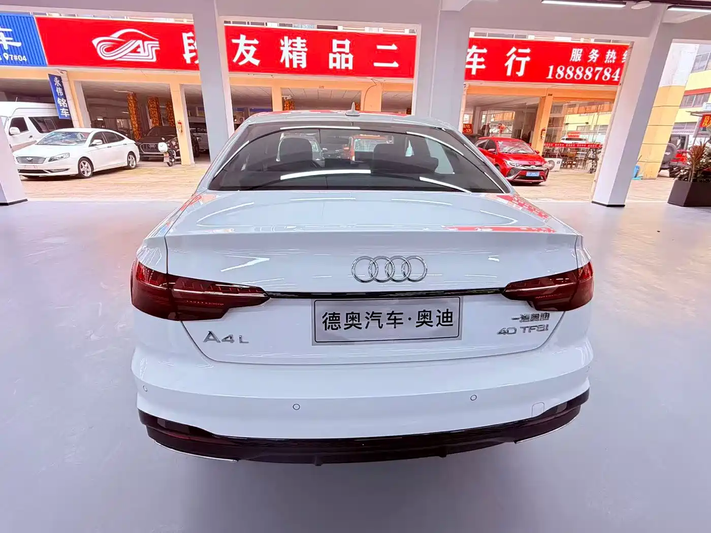 Audi A4L 2025 2 Million Celebration Edition 40 TFSI Luxury Dynamic фото 4