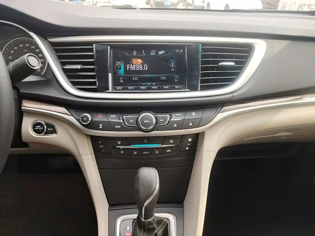 Фото 13 - Buick Excelle