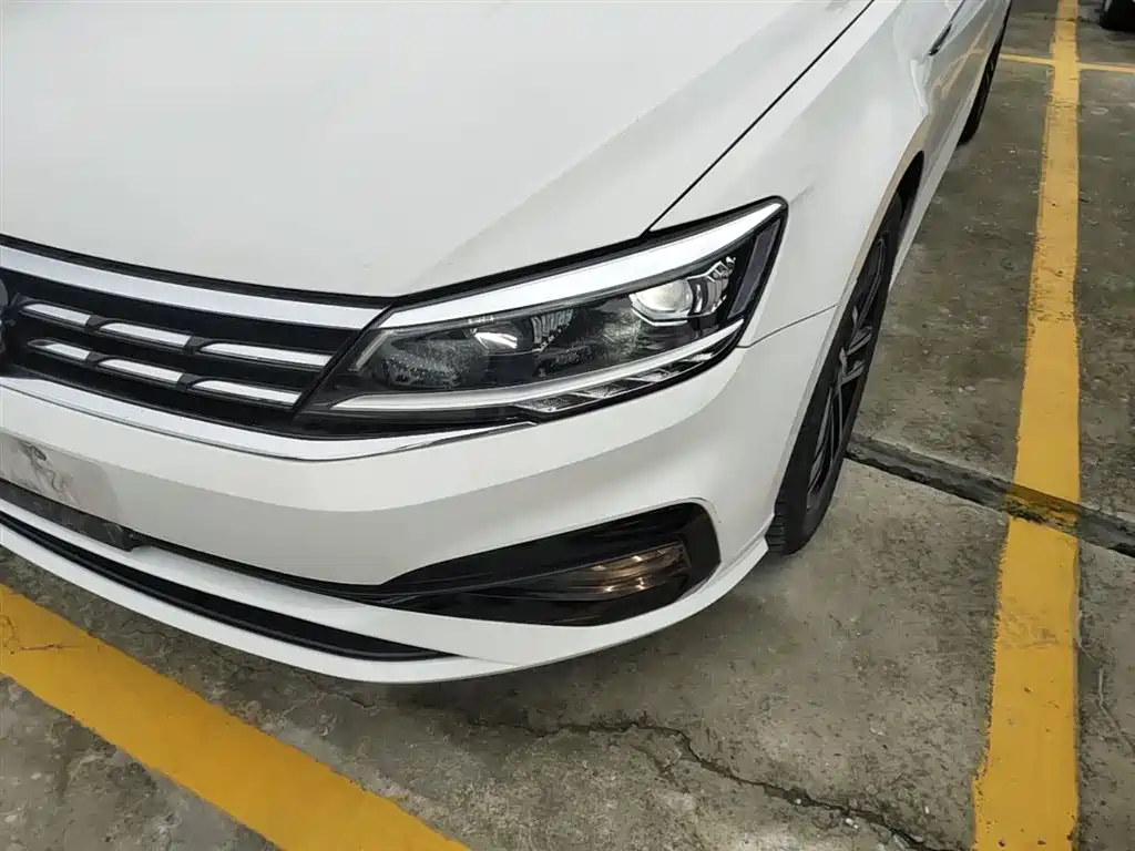Volkswagen Lamando 2021 280TSI DSG Luxury Phantom Edition фото 24