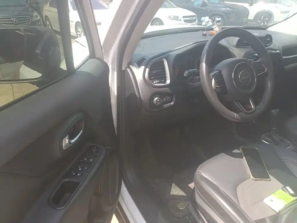 Фото 15 - Jeep Renegade