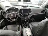 Фото 10 - Jeep Cherokee