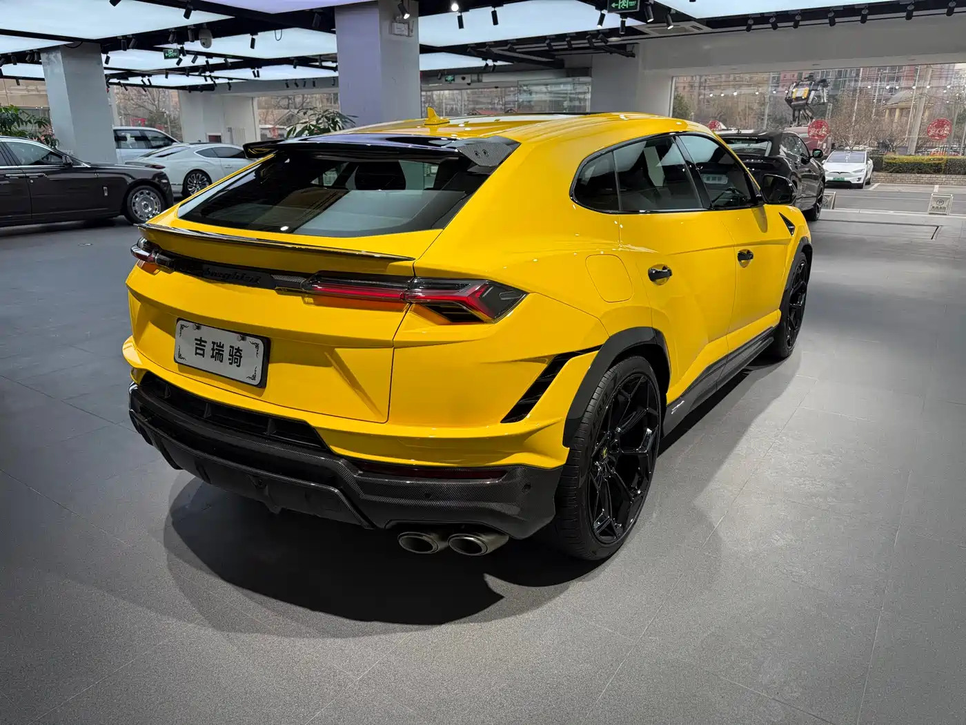 LAMBORGHINI URUS
