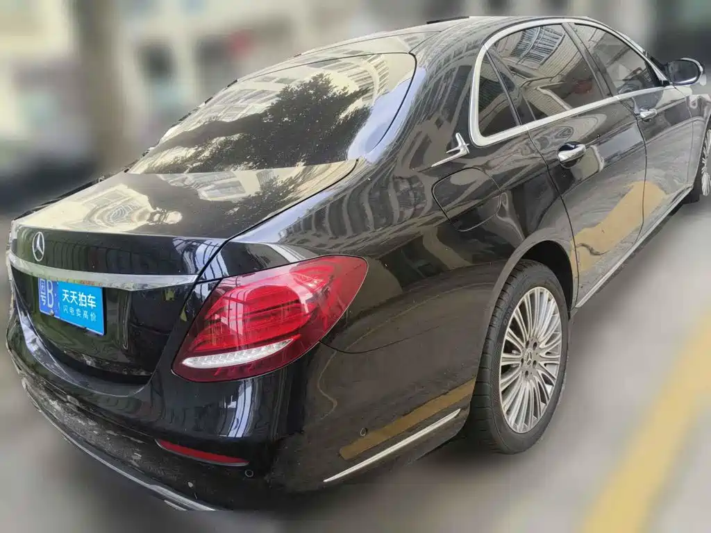 Фото 2 - Mercedes-Benz E-Class