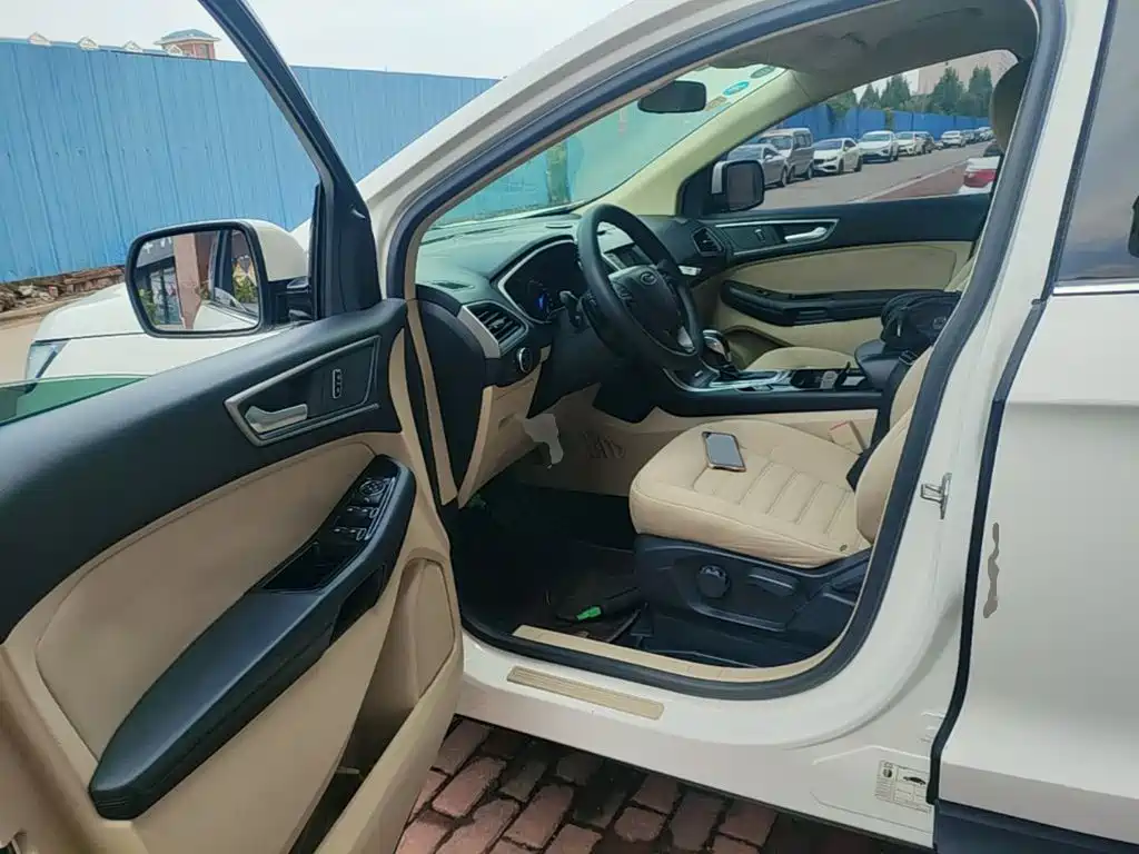 Photo 16 - Ford Edge