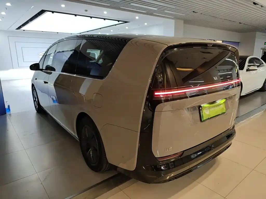 Li Auto MEGA 2025 2025 Model Home Family Special Edition