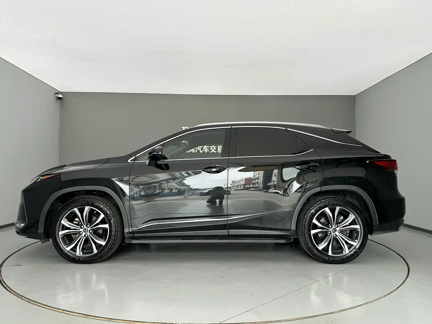 Photo 4 - Lexus RX