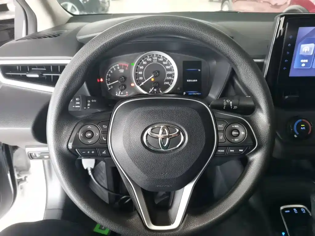 Фото 11 - Toyota Corolla