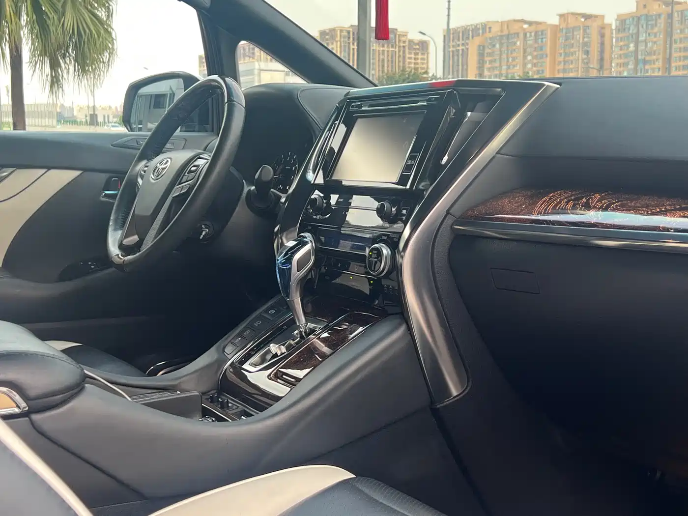 Toyota Alphard 2018 Facelift 3.5L Premium Edition фото 17