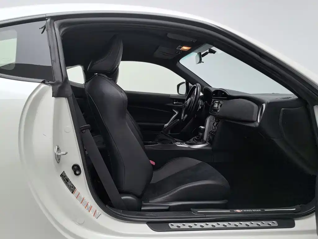 Фото 23 - Subaru BRZ