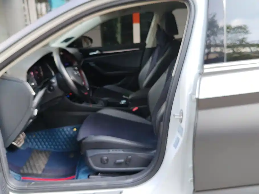 Photo 9 - Volkswagen Sagitar