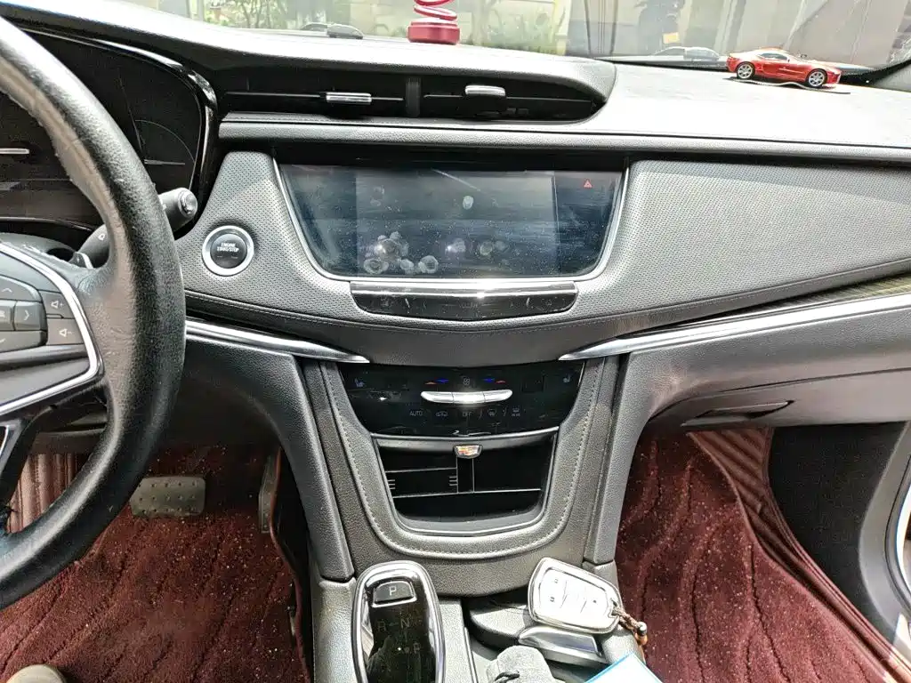 Фото 14 - Cadillac XT5