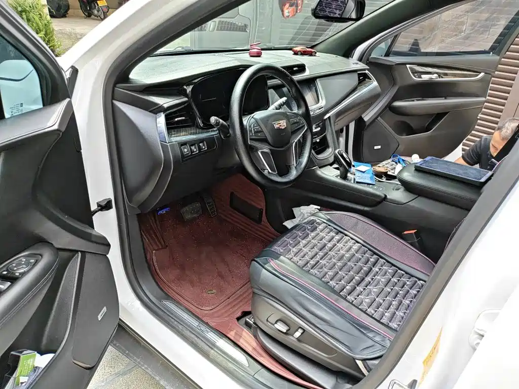 Фото 17 - Cadillac XT5