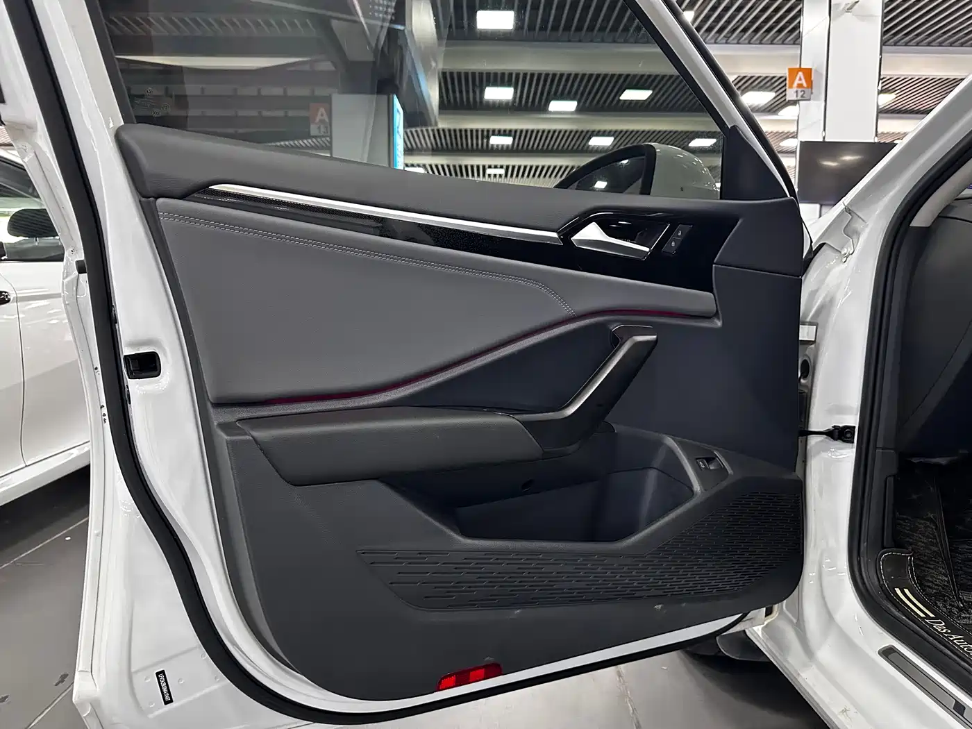 Volkswagen Sagitar 2022 280TSI DSG Excellence Edition фото 5