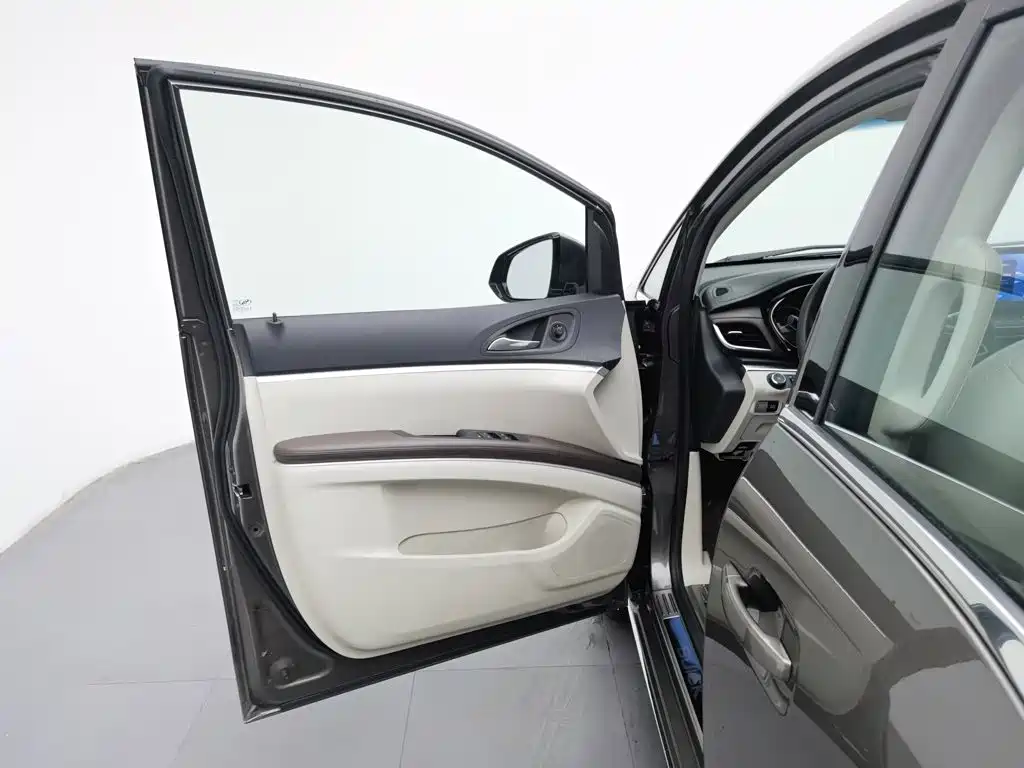 Фото 8 - Buick GL8
